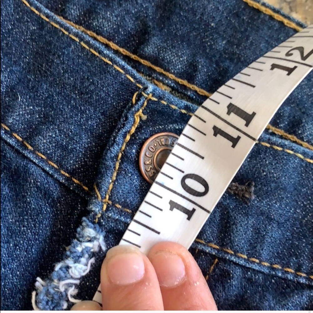 LEVI’s 569 High Rise Distressed Upcycled Fray - Picture 8 of 8